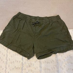 Green linen blend shorts